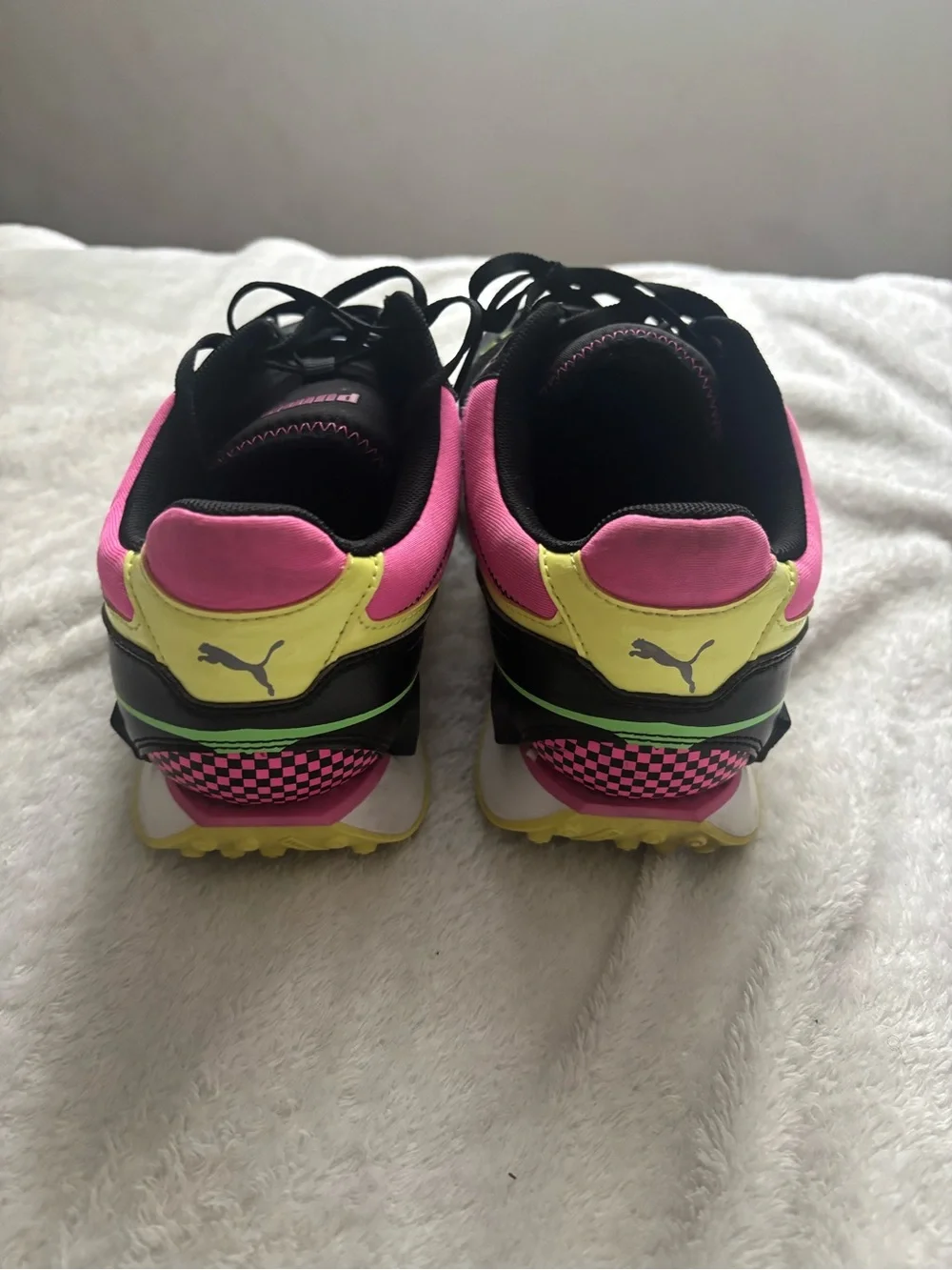 PUMA Women Mile Rider Sunny Getaway Black Neon Accent Sneakers Size 10
